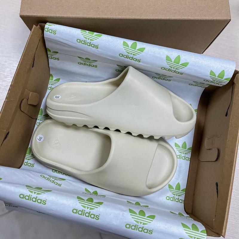 Тапки шлепки adidas yeezy тапочки slide "bone" — цена 1514 грн в ...