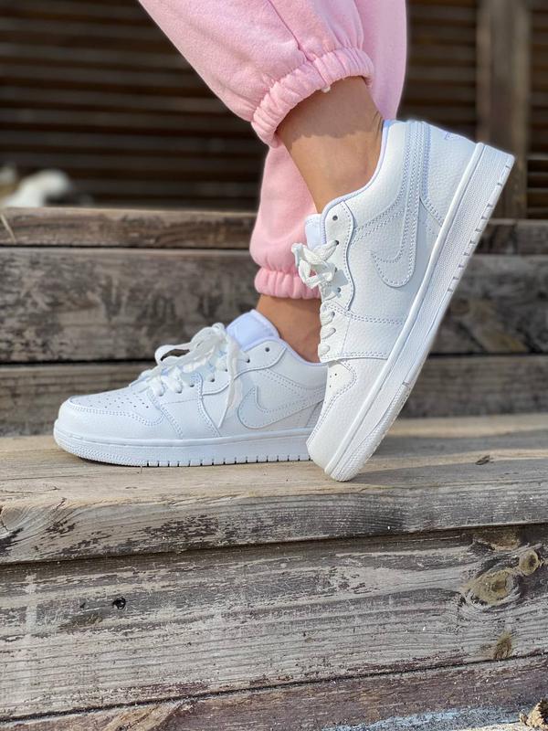 Nike air jordan 1 low white жіночі білі кросівки — цена 2427 грн в