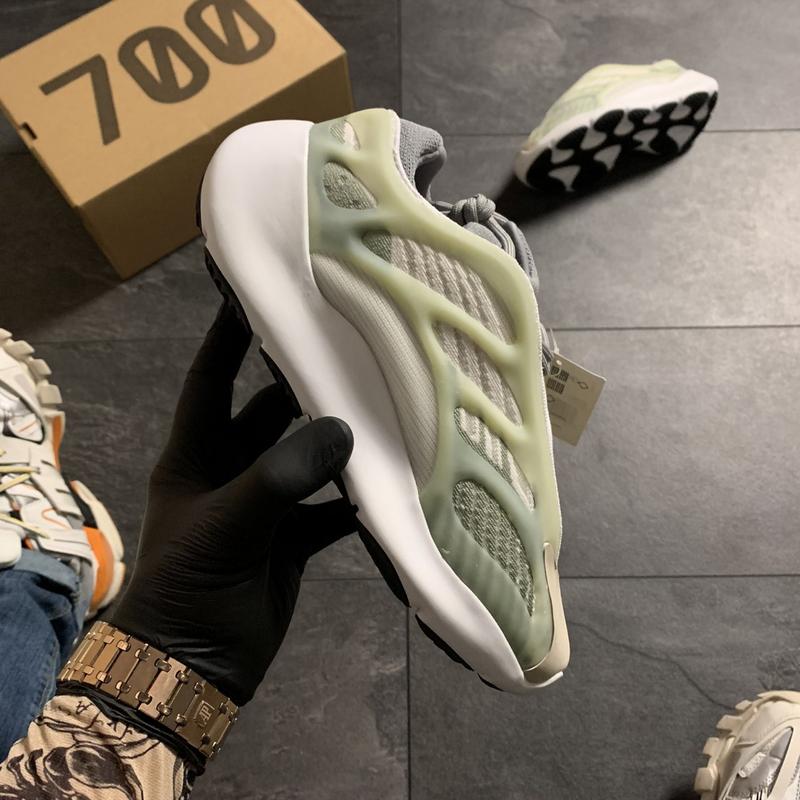 Adidas Yeezy Boost 700