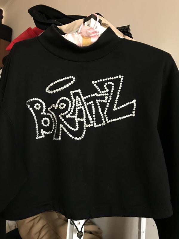 Bershka x bratz с камнями swarovski толстовка свитшот — цена 300 грн в  каталоге Свитшоты ✓ Купить женские вещи по доступной цене на Шафе | Украина  #59257203