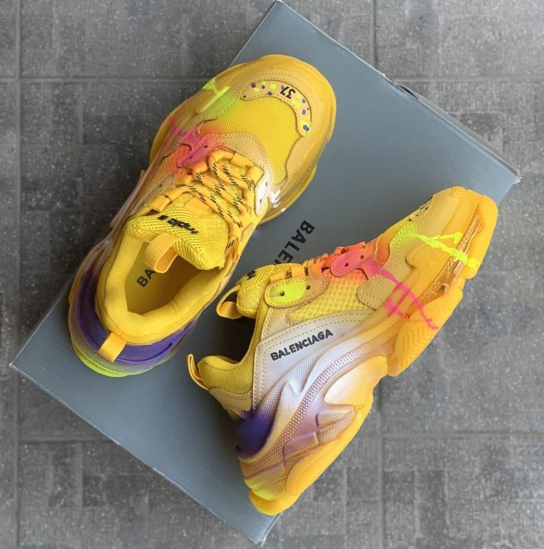 Крутые кроссовки triple s clear sole — цена 3882 грн в каталоге ...