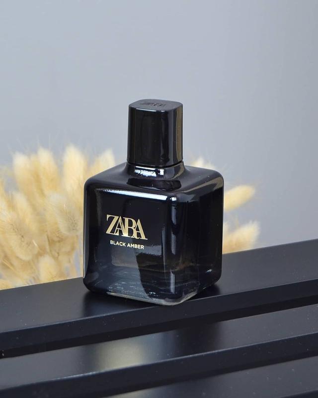 Black amber перевод. Зара Блэк духи. Zara Black Amber. Блэк Амбер духи. Духи Zara женские черные.