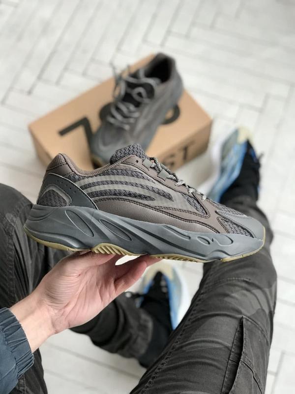 Yeezy 700 best sale 43
