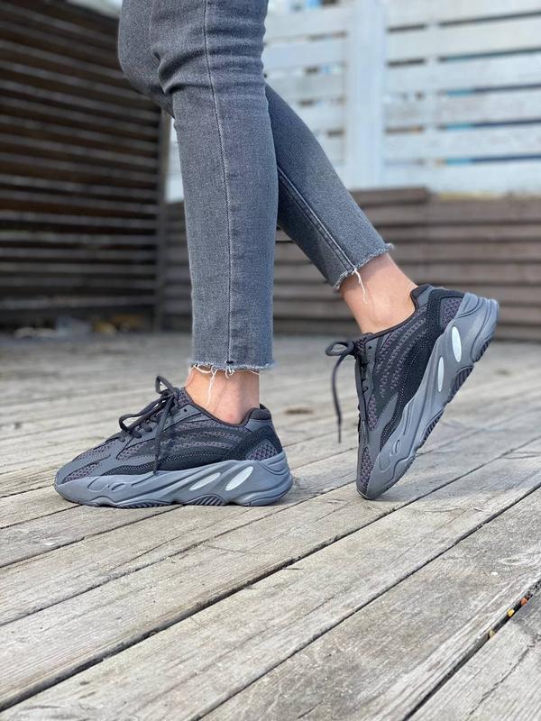 Yeezy 700 store black reflective