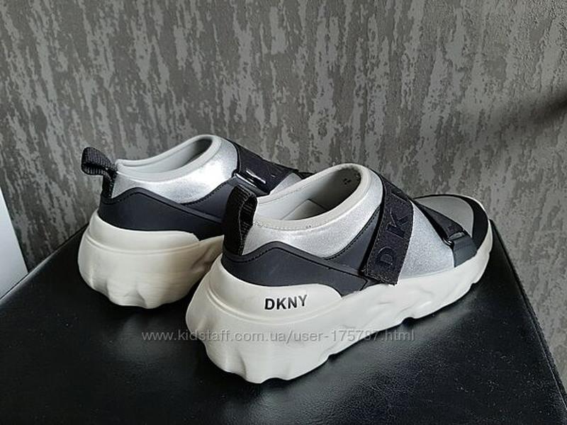 Dkny on sale clara sneaker