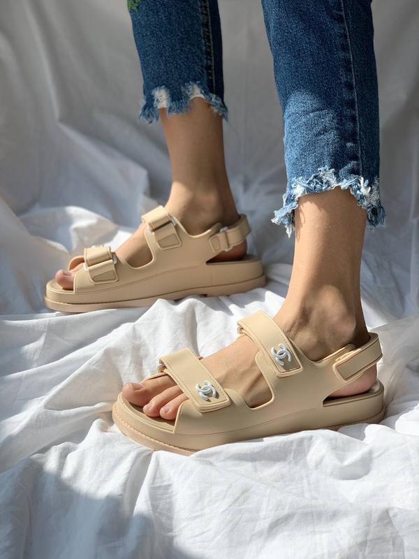 Босоножки женские шанель chanel dad sandals beige — цена 3390 грн