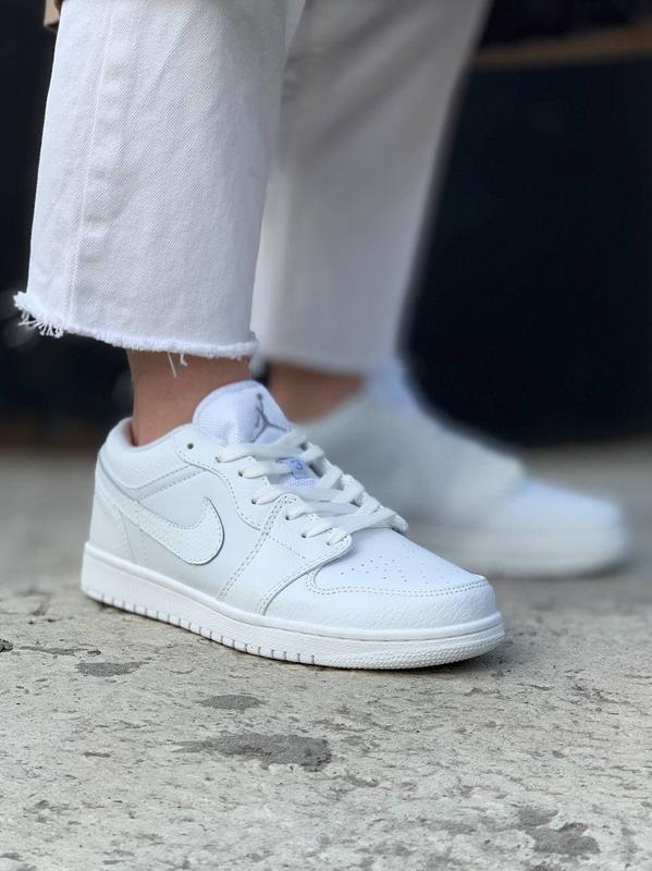 nike air jordan 1 low white 2750
