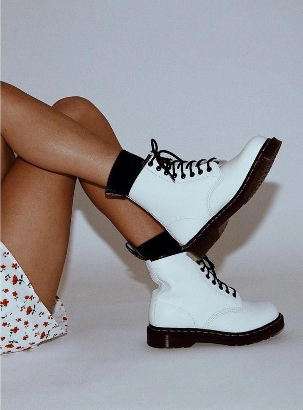 1460 smooth doc martens white online