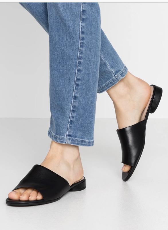 Женские, кожаные шлёпанцы ecco w flat sandal ii — цена 2500 грн в каталоге  Босоножки ✓ Купить женские вещи по доступной цене на Шафе | Украина  #63910452 ecco flat
