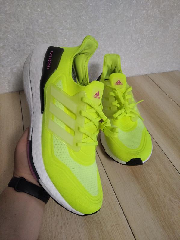Кросівки бігові adidas ultra boost 2021 solar yellow pink fy0373 — цена  3550 грн в каталоге Кроссовки ✓ Купить мужские вещи по доступной цене на  Шафе | Украина #63987678