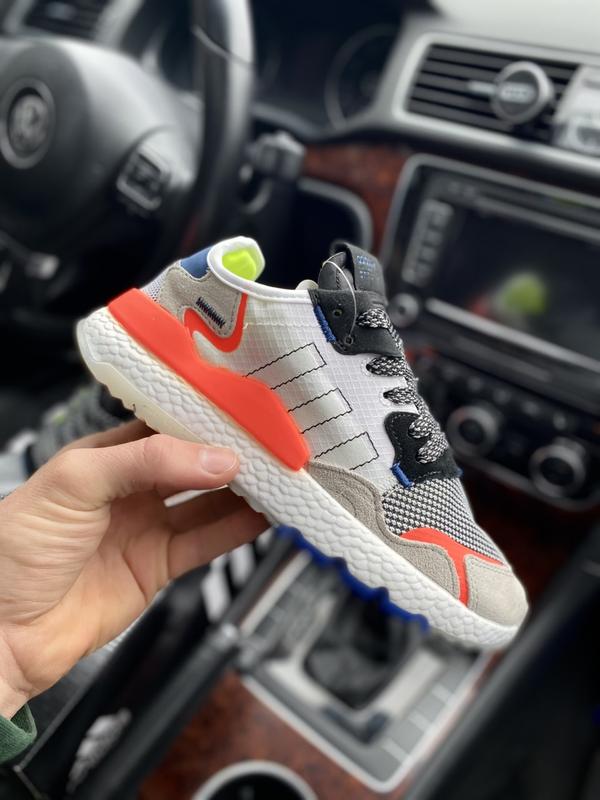 Nite Jogger на девушке