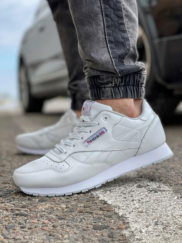 Базовые белые мужские кроссовки reebok classic — цена 1230 грн в ...