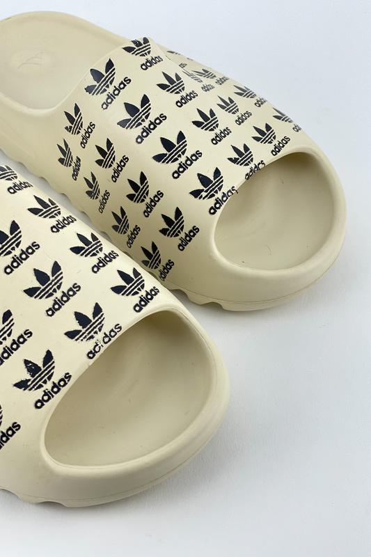 Шлепанцы adidas yeezy slide logo — цена 1399 грн в каталоге Босоножки ...