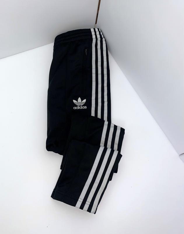 Женские спортивные штаны adidas чёрные со стрелкой лампасами адидас ...