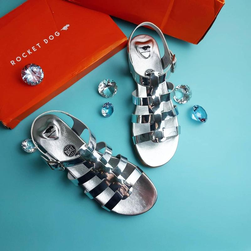 Rocket dog оригінал сріблясті сандалі — ціна 2104 грн у каталозі