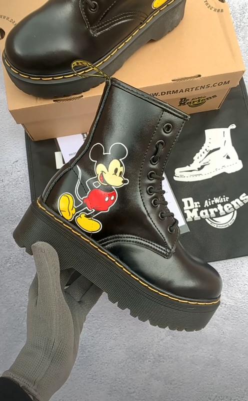 Mickey mouse 2025 doc martens