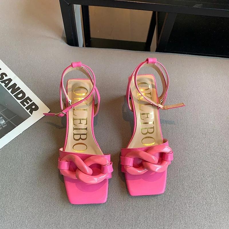 Розовые летние босоножки на каблуке с цепью с квадратным носом ...