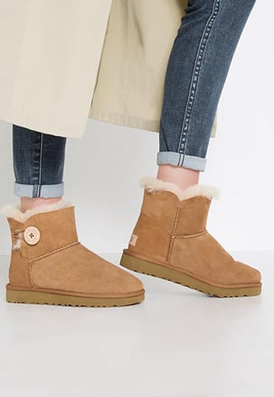 ugg bailey button mini chestnut