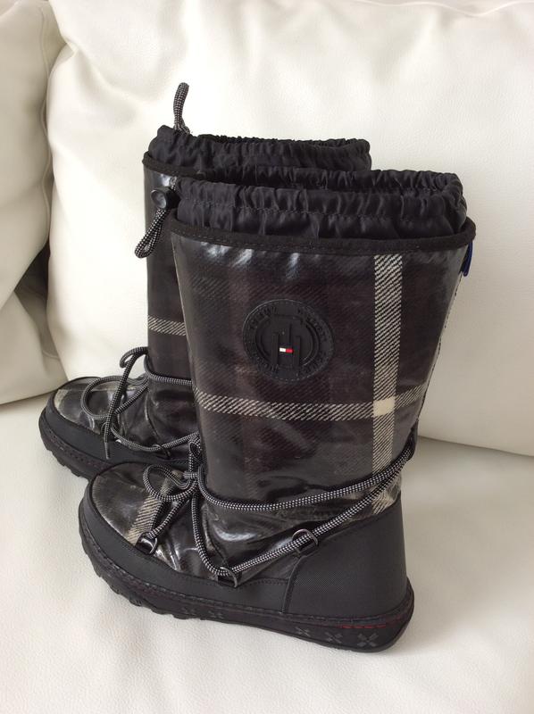 tommy hilfiger moon boots