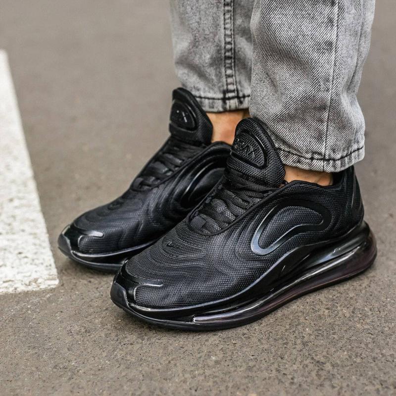 Nike triple black 720 2025
