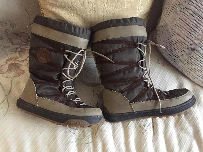 tommy hilfiger moon boots