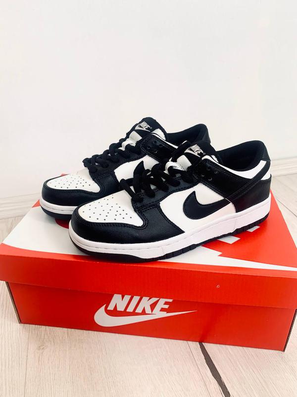 nike retro low dunk black and white