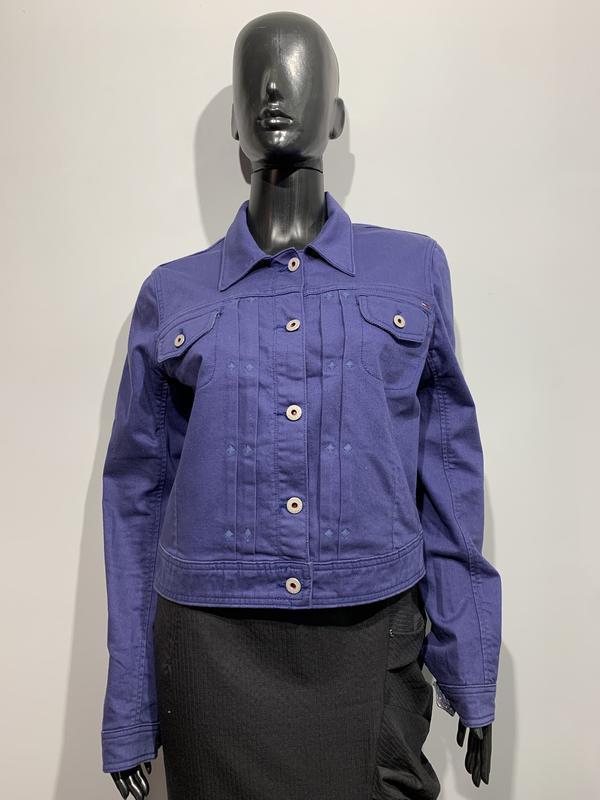 Джинсовая куртка tommy hilfiger размер m/l — цена 500 грн в каталоге Куртки  ✓ Купить женские вещи по доступной цене на Шафе | Украина #75602413