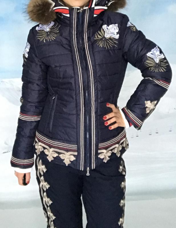 Bogner cиний женский лыжный пуховик с цветочной нашивкой — цена 4300 грн в  каталоге Куртки ✓ Купить женские вещи по доступной цене на Шафе | Украина  #9211361