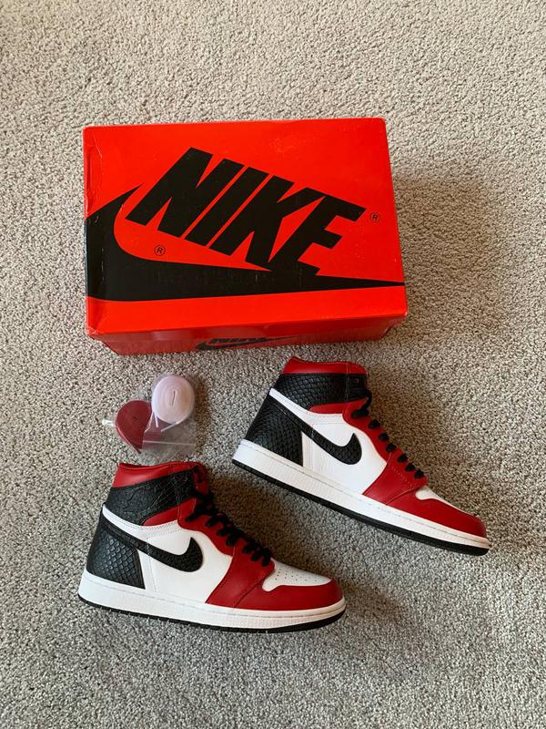 Nike jordan hotsell 1 satin