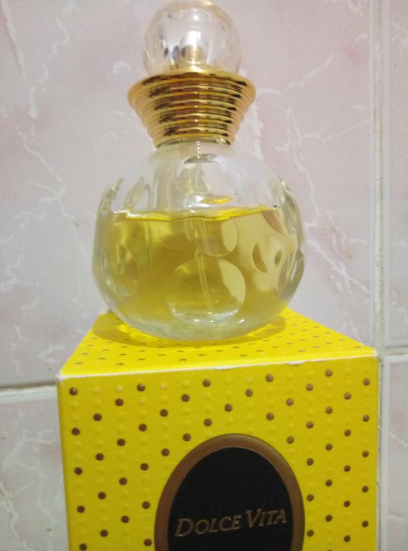 Женская туалетная вода желтая упаковка. Vita туалетная вода
