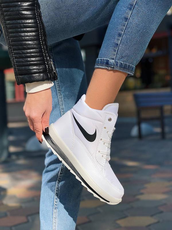 Белые женские зимние высокие кроссовки ботинки — цена 950 грн в ...