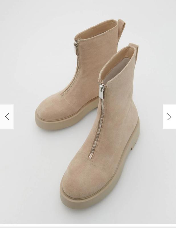 На платформі