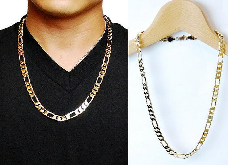 Золотая цепочка на шее мужчины. Мужские цепочки на шею. Мужские золотые цепочки тонкие. Мужские цепочки на шею из золота. Цепочка мужская на шею золото.