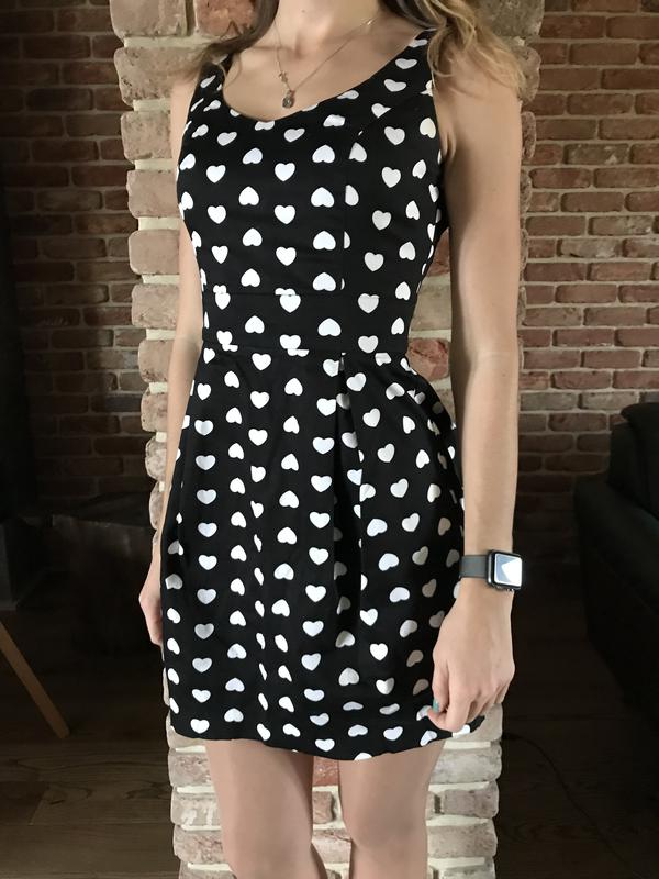 платье с сердечками женское. Moschino платье с принтом. черное платье с сердечками. платье принт сердце. черное платье с сердечками.