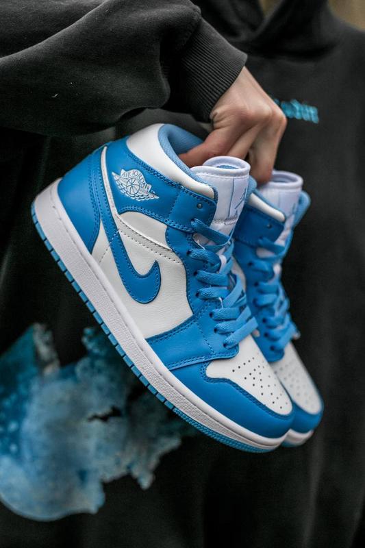 Jordan 1 retro hotsell blue and white