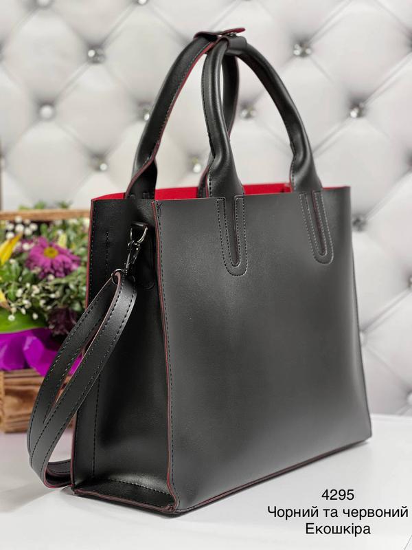 Сумка жіноча чорна з червоним квадратна вмістка,жіноча сумка чорна — ціна  550 грн у каталозі Сумки ✓ Купити жіночі речі за доступною ціною на Шафі |  Україна #85015524