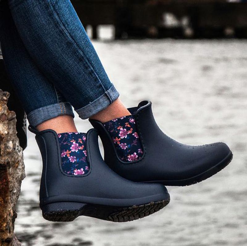 crocs freesail chelsea