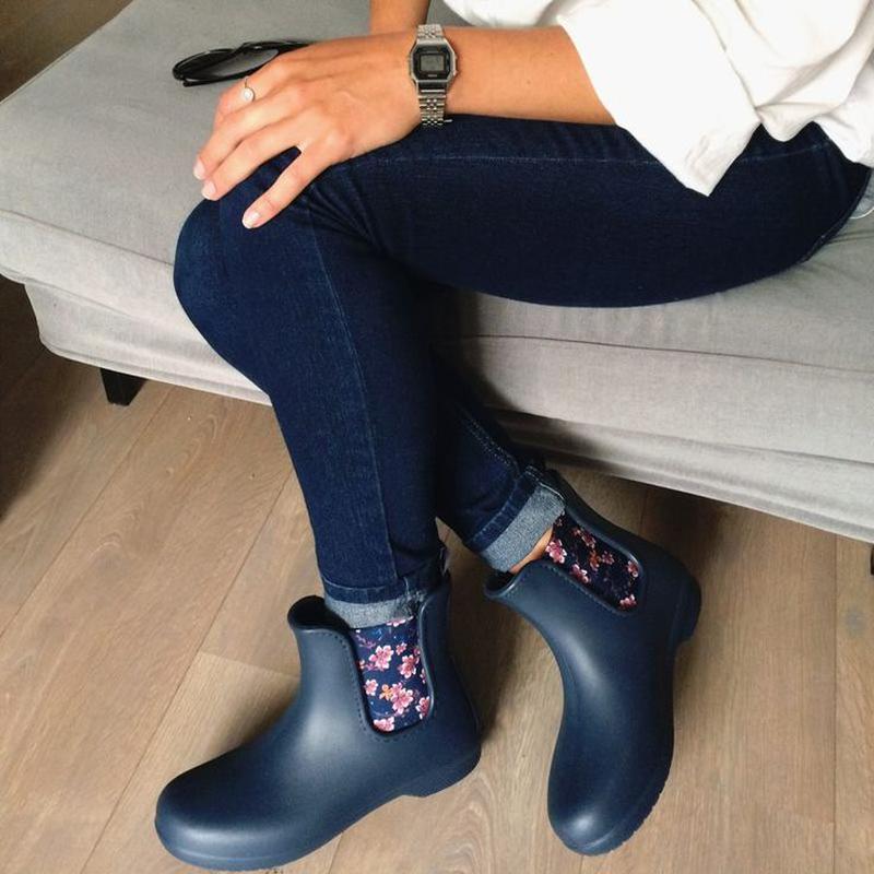 crocs freesail chelsea boot
