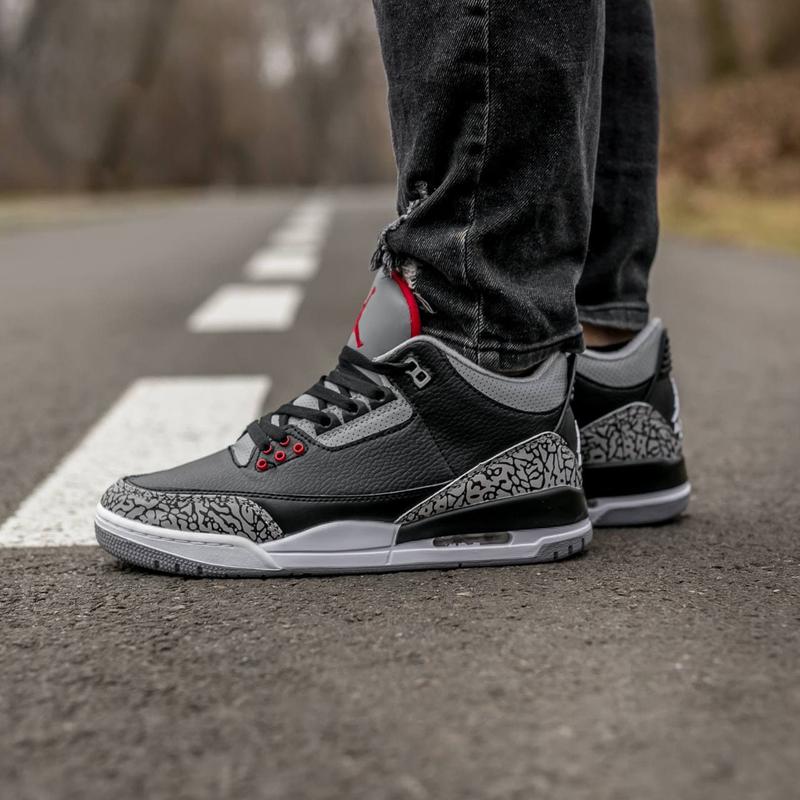 Jordan 3s store black and red