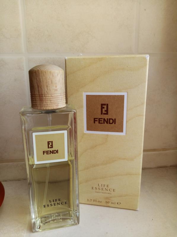 Life essence. Туалетная вода Fendi Life Essence. Фенди лайф Эссенс мужские.