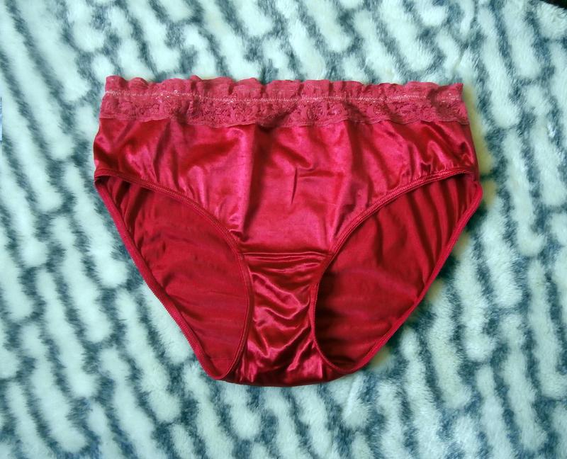 kak-viglyadyat-trusi-s-ezhednevnoy-foto