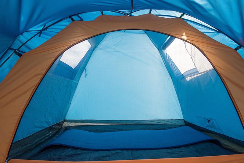 В школе есть трехместные туристические палатки какое. Палатка Coleman 1013. Палатка Coleman 3-х местная. Шатровые палатки Coleman. Палатка Люкс трехместная Coleman 1015 купить.