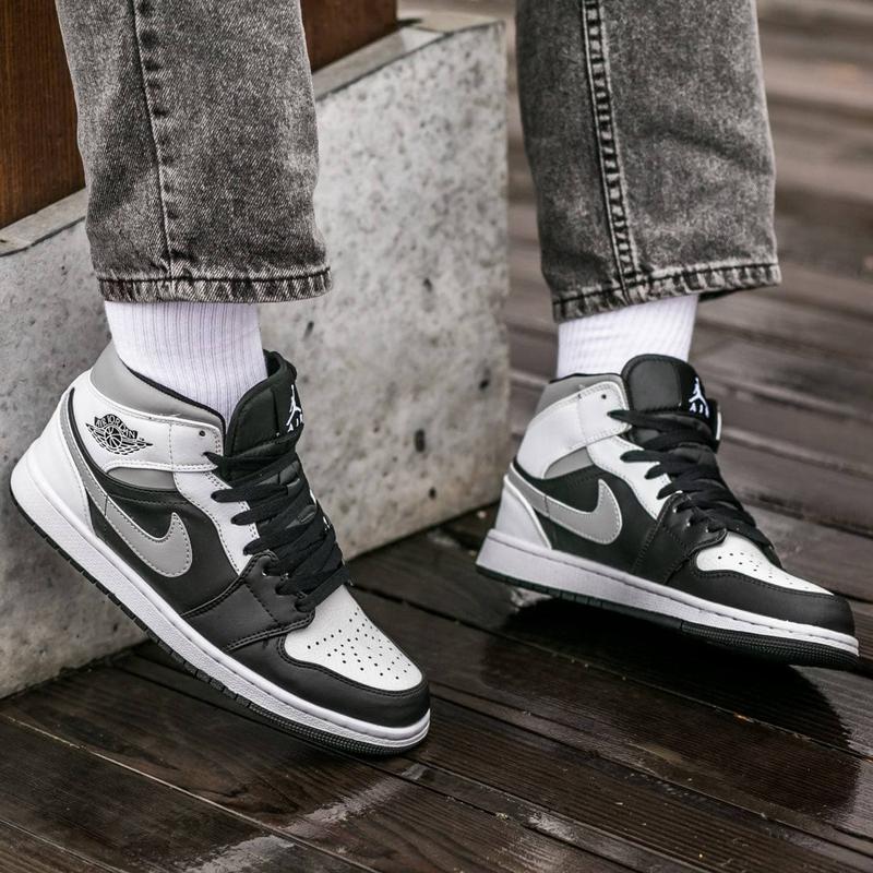 nike retro 1 black and white