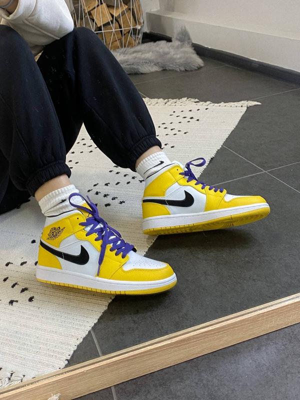 nike air jordan 1 mid se lakers