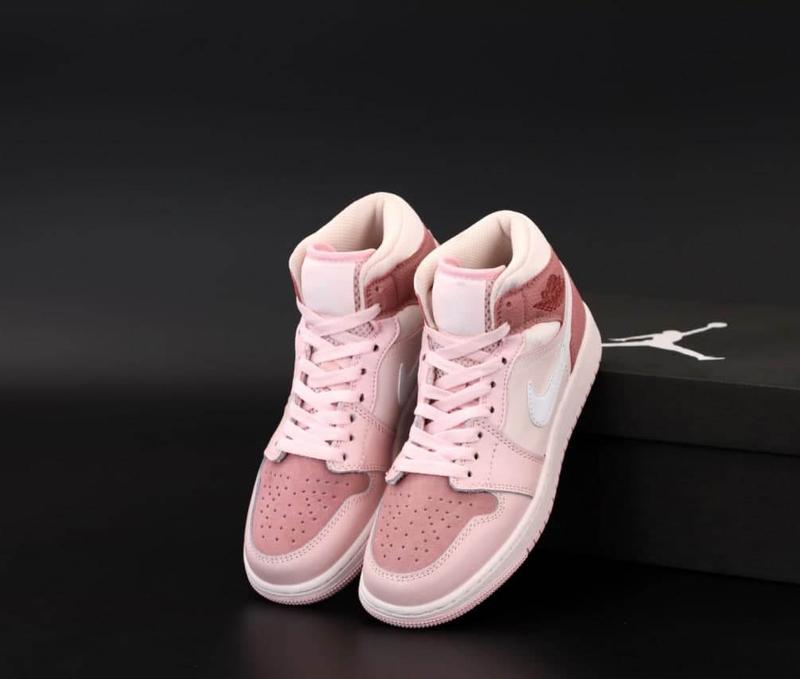 Женские кроссовки nike air jordan 1 retro high — цена 1750 грн в ...