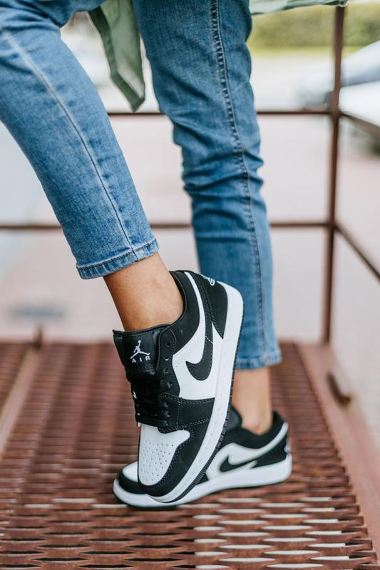 Кросівки nike air jordan 1 low black/white кроссовки — цена 2680