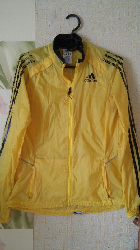 Желтая ветровка adidas 2020