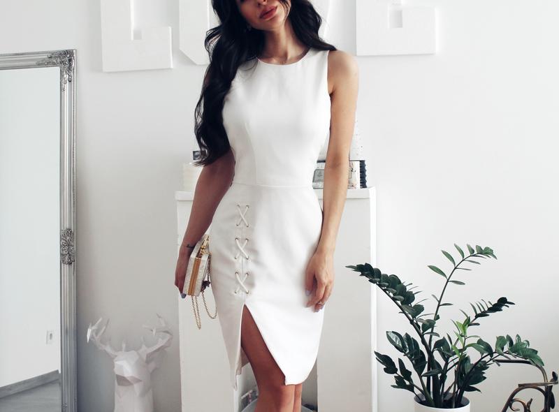 Платья в белом цвете