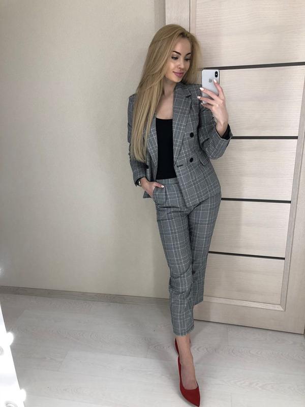 Брючный Костюм Серый Фото