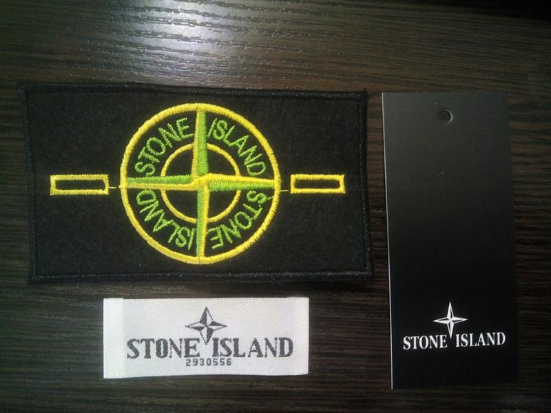 Что означает нашивка stone. Бирки стон Айленд. Оригинал стонайланд бирка. Бирка Стоун Исланд. Бирка оригинального стон Исланд.